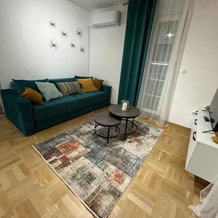 Daria Apartment *